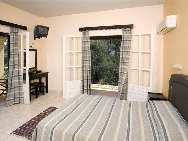 Yannis Servos Barbati Apartments Buitenkant foto