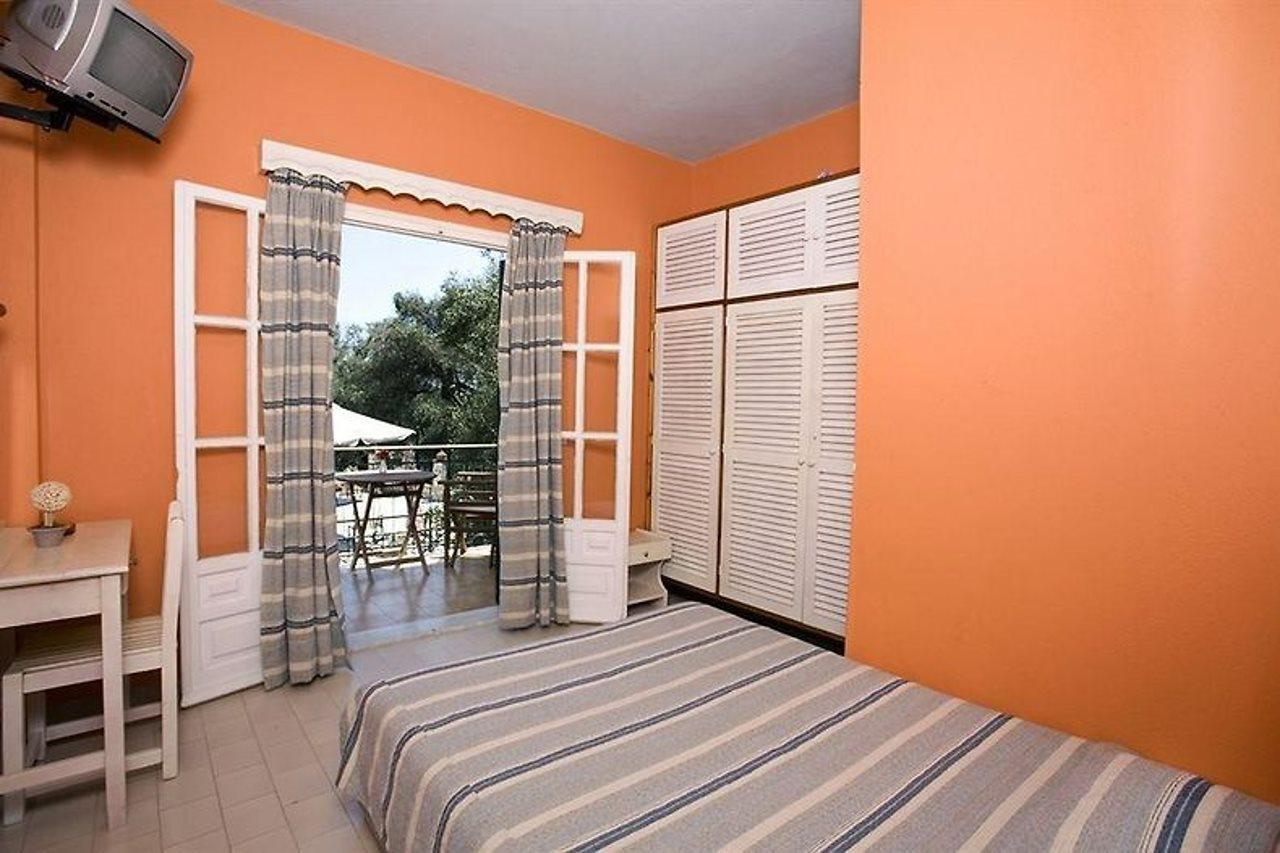 Yannis Servos Barbati Apartments Buitenkant foto